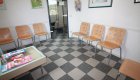 Ein Wartezimmer der Arztpraxis Dr. med. Martin Schmidt u. Shahla Kamgar